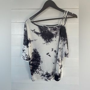 3/25 White/Black NWOT Oversized SHEIN Off-Shoulder T-Shirt